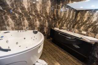 Отель Gallery Art Hotel Тбилиси Представительский люкс-8